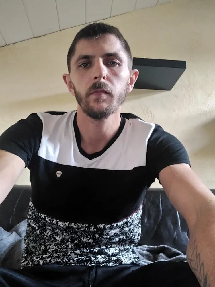 Profil de Hakim, 28 ans, Rencontre Libertine à Rueyres (Vaud)