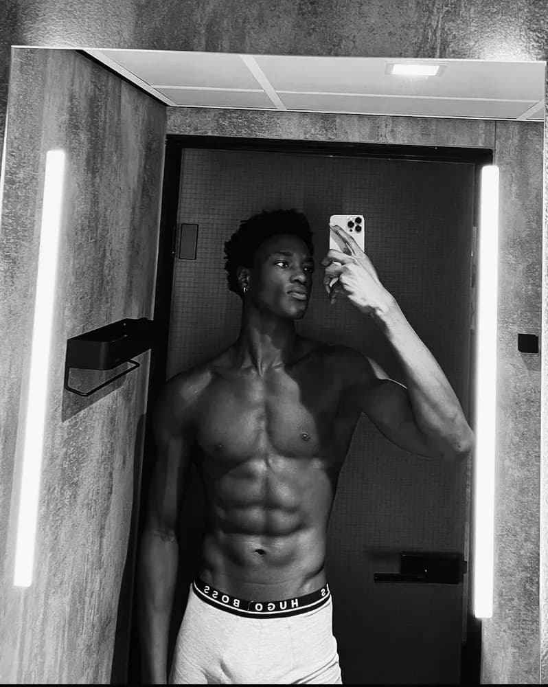 Profil de Alfred, 24 ans, Rencontre Libertine à Brigue (Valais)