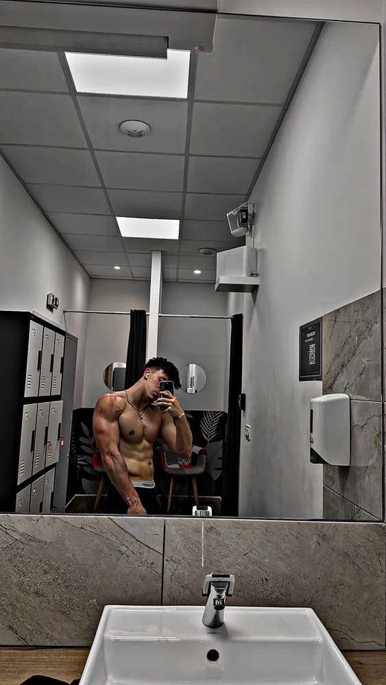 Profil de Aristide, 26 ans, Rencontre Libertine à Welschenrohr (Soleure)