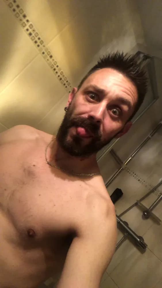 Profil de Solan, 37 ans, Rencontre Libertine à Essert-sous-Champvent (Vaud)