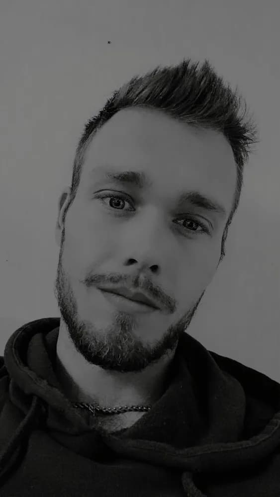 Profil de Vladimir, 27 ans, Rencontre Libertine à Schachen b. Herisau (Appenzell Rhodes-Extérieures)