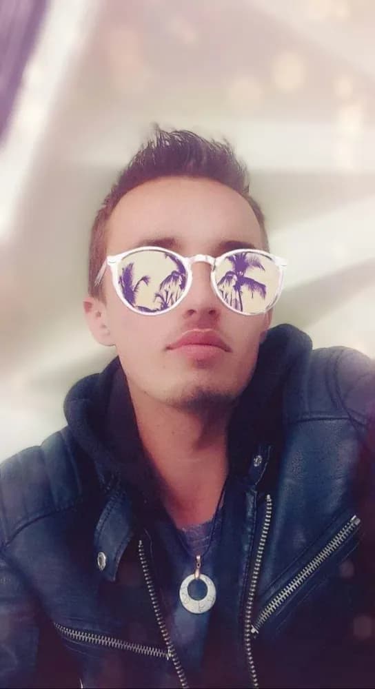 Profil de Constantin, 26 ans, Rencontre Libertine à Bursinel (Vaud)